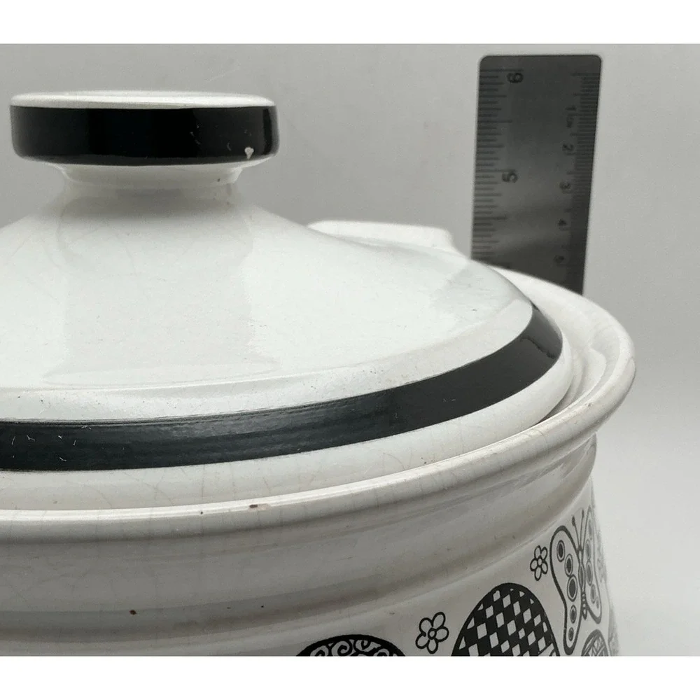 Vintage 70s Retro‎ Stoneware Lidded Casserole 2Qt Mushrooms Black White Crackle